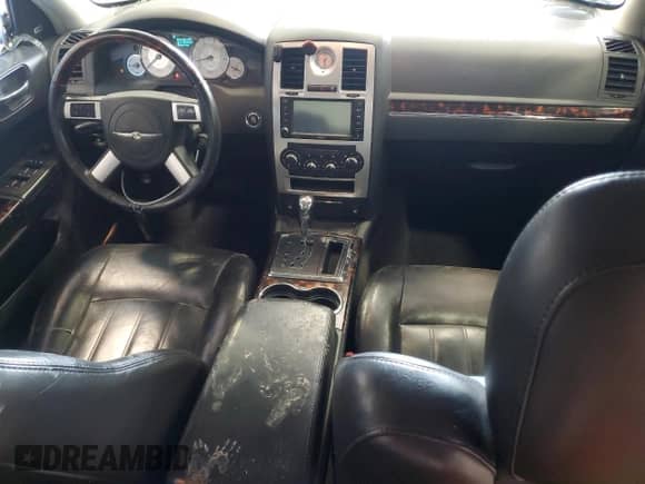 2010 Chrysler 300 C Hemi с VIN 2C3CA6CT6AH114721, выставлен на аукционе Copart как лот 59113935 с пробегом 154 659 миль миль и На запчасти • Non repairable. История ставок и продаж доступна на DreamBid. Изображение 8.