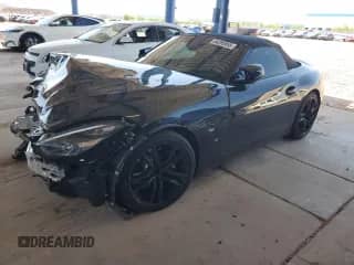 2020 BMW Z4 sDriveM40i z VIN WBAHF9C03LWW40848, wystawiony jako Copart lot #64285955 z przebiegiem 23 379 mil mil oraz Szkoda całkowita • Salvage title. Historia ofert i sprzedaży dostępna na DreamBid. Obrazek 1.