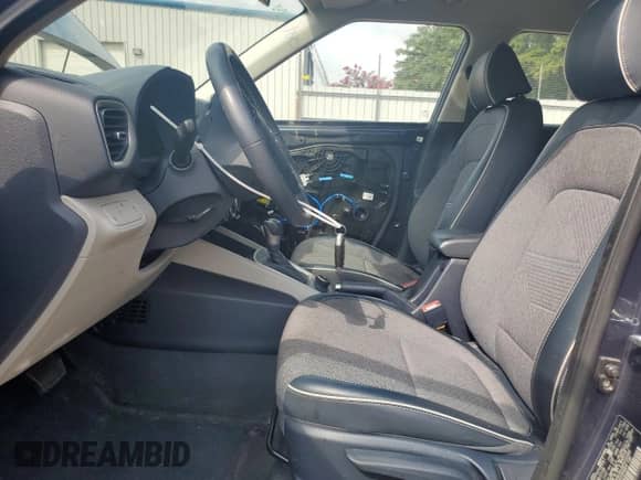 2023 Hyundai Venue SEL с VIN KMHRC8A38PU252468, выставлен на аукционе Copart как лот 69388375 с пробегом 52 249 миль миль и Списание • Salvage title. История ставок и продаж доступна на DreamBid. Изображение 7.