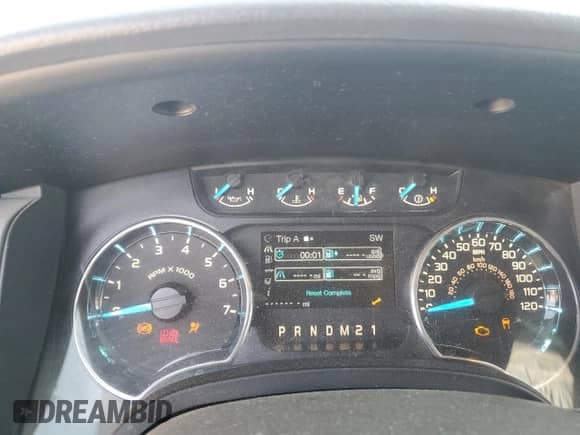 2013 Ford F-150 STX с VIN 1FTFX1EFXDFB99764, выставлен на аукционе Copart как лот 81760065 с пробегом Не указан миль и Списание • Salvage title. История ставок и продаж доступна на DreamBid. Изображение 9.