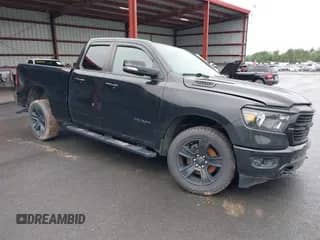 2020 Ram 1500 Big Horn z VIN 1C6SRFBT0LN242228, wystawiony jako IAAI lot #42426385 z przebiegiem 95 278 mil mil oraz . Historia ofert i sprzedaży dostępna na DreamBid. Obrazek 1.