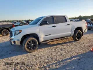 2019 Toyota Tundra SR5 с VIN 5TFEM5F1XKX137500, выставлен на аукционе Copart как лот 85751375 с пробегом 158 655 миль миль и Списание • Salvage title. История ставок и продаж доступна на DreamBid. Изображение 1.