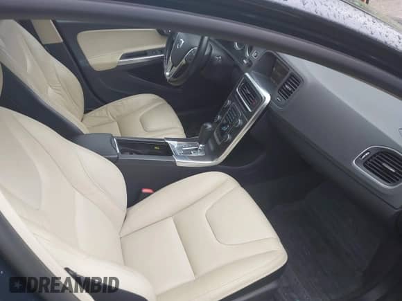 2012 Volvo S60 T6 с VIN YV1902FH5C2038827, выставлен на аукционе IAAI как лот 42860167 с пробегом 78 984 миль миль и . История ставок и продаж доступна на DreamBid. Изображение 5.