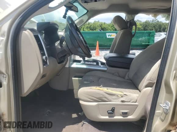 2011 Ram 1500 Big Horn z VIN 1D7RB1GP2BS570282, wystawiony jako Copart lot #66951015 z przebiegiem Nie podano mil oraz Szkoda całkowita • Salvage title. Historia ofert i sprzedaży dostępna na DreamBid. Obrazek 7.