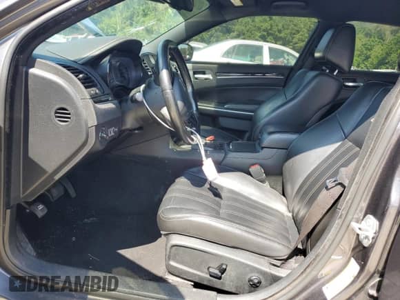 2019 Chrysler 300 S с VIN 2C3CCABG4KH562684, выставлен на аукционе Copart как лот 67721745 с пробегом 142 443 миль миль и Списание • Salvage title. История ставок и продаж доступна на DreamBid. Изображение 7.