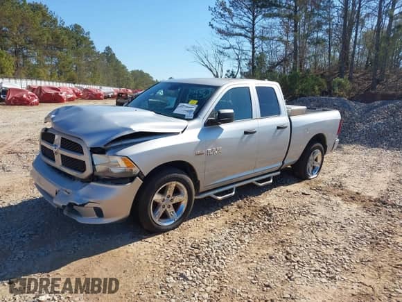 2013 Ram 1500 Tradesman z VIN 1C6RR7FT0DS533829, wystawiony jako IAAI lot #39770104 z przebiegiem 116 840 mil mil oraz . Historia ofert i sprzedaży dostępna na DreamBid. Obrazek 17.