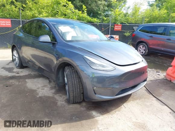 2023 Tesla Model Y Long Range z VIN 7SAYGAEE8PF880355, wystawiony jako IAAI lot #42635761 z przebiegiem 57 442 mil mil oraz . Historia ofert i sprzedaży dostępna na DreamBid. Obrazek 1.