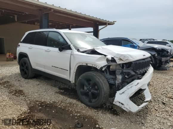 2023 Jeep Grand Cherokee Altitude with VIN 1C4RJGAG6PC587354, listed as a Copart auction lot 62698805 with 84,492 mi miles and Salvage title. Bid and sale history available at DreamBid. Image 4.