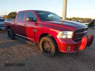 2018 Ram 1500 Express z VIN 1C6RR6KG0JS143540, wystawiony jako IAAI lot #43566231 z przebiegiem 184 224 mil mil oraz . Historia ofert i sprzedaży dostępna na DreamBid. Obrazek 1.