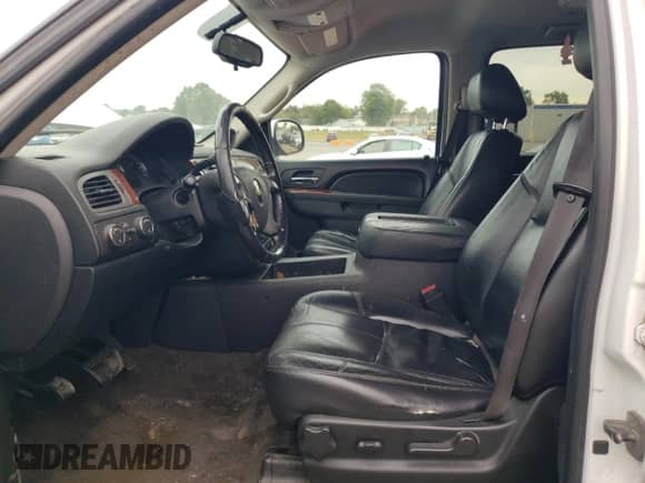 2011 Chevrolet Suburban LT с VIN 1GNSKJE37BR177338, выставлен на аукционе Copart как лот 82066785 с пробегом 205 267 миль миль и Чистый • Clean title. История ставок и продаж доступна на DreamBid. Изображение 7.