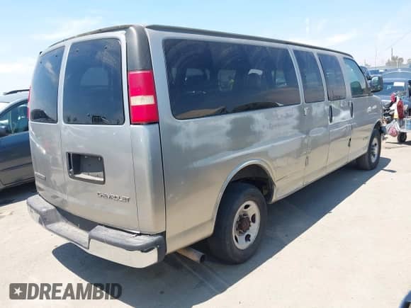 2003 Chevrolet Express Passenger with VIN 1GAHG39U131204366, listed as a IAAI auction lot 42941347 with 208,606 mi miles and . Bid and sale history available at DreamBid. Image 4.
