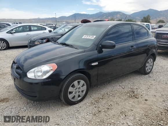 2010 Hyundai Accent GS z VIN KMHCM3AC9AU163201, wystawiony jako Copart lot #67979735 z przebiegiem 136 198 mil mil oraz Szkoda całkowita • Salvage title. Historia ofert i sprzedaży dostępna na DreamBid. Obrazek 1.