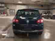 2009 Volkswagen Tiguan с VIN WVGCV75N49W510725, выставлен на аукционе IAAI как лот 42851940 с пробегом 212 752 миль миль и . История ставок и продаж доступна на DreamBid. Изображение 16.