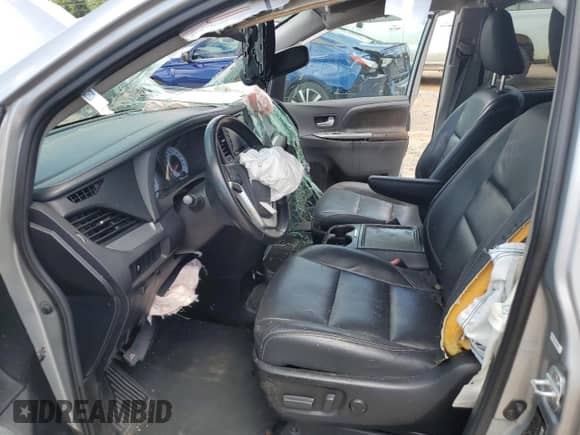 2019 Toyota Sienna SE with VIN 5TDXZ3DC9KS985568, listed as a Copart auction lot 68108065 with 343,336 mi miles and Clean title. Bid and sale history available at DreamBid. Image 7.