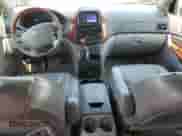 2008 Toyota Sienna XLE z VIN 5TDBK22C88S009088, wystawiony jako Copart lot #71486135 z przebiegiem 211 890 mil mil oraz Czysty tytuł • Clean title. Historia ofert i sprzedaży dostępna na DreamBid. Obrazek 8.