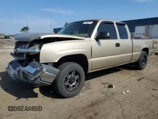2005 Chevrolet Silverado 1500 Work Truck z VIN 1GCEC19V25Z222771, wystawiony jako Copart lot #81264215 z przebiegiem 179 441 mil mil oraz Czysty tytuł • Clean title. Historia ofert i sprzedaży dostępna na DreamBid. Obrazek 1.