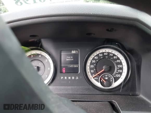 2014 Ram 1500 Express z VIN 1C6RR6KT0ES129463, wystawiony jako IAAI lot #42776198 z przebiegiem 114 318 mil mil oraz . Historia ofert i sprzedaży dostępna na DreamBid. Obrazek 7.