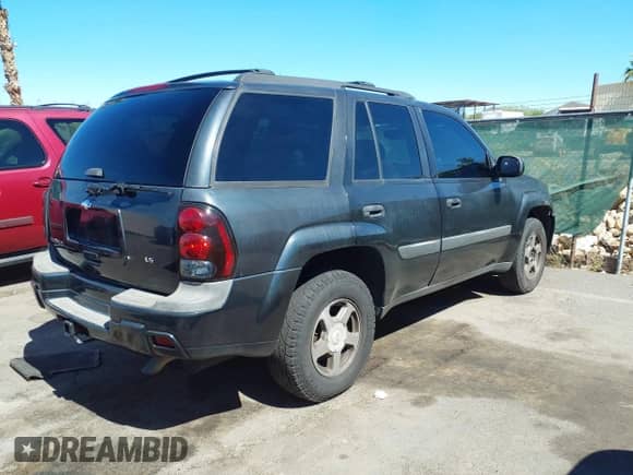 2005 Chevrolet TrailBlazer LS with VIN 1GNDS13S652151815, listed as a IAAI auction lot 42519458 with 149,829 mi miles and . Bid and sale history available at DreamBid. Image 4.