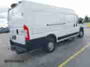 2023 Ram ProMaster Cargo z VIN 3C6MRVJG4PE566297, wystawiony jako IAAI lot #43430241 z przebiegiem 12 080 mil mil oraz . Historia ofert i sprzedaży dostępna na DreamBid. Obrazek 4.