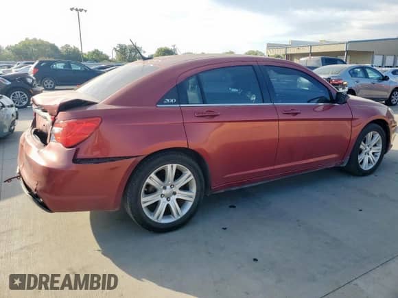 2014 Chrysler 200 Touring с VIN 1C3CCBBB7EN197536, выставлен на аукционе Copart как лот 85583735 с пробегом 197 620 миль миль и Списание • Salvage title. История ставок и продаж доступна на DreamBid. Изображение 3.