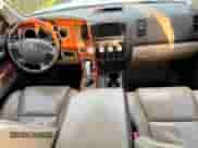 2008 Toyota Tundra Limited z VIN 5TFDV58168X073440, wystawiony jako Copart lot #52966805 z przebiegiem Nie podano mil oraz Czysty tytuł • Clean title. Historia ofert i sprzedaży dostępna na DreamBid. Obrazek 9.