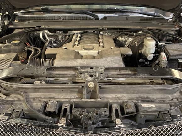 2016 Cadillac Escalade ESV Platinum z VIN 1GYS4KKJ5GR453707, wystawiony jako Copart lot #61802745 z przebiegiem 175 852 mil mil oraz Szkoda całkowita • Salvage title. Historia ofert i sprzedaży dostępna na DreamBid. Obrazek 7.