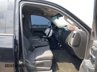 2017 Chevrolet Silverado 1500 LT z VIN 3GCUKREC2HG218161, wystawiony jako IAAI lot #42915302 z przebiegiem 140 357 mil mil oraz . Historia ofert i sprzedaży dostępna na DreamBid. Obrazek 5.