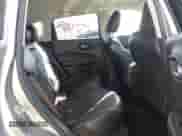 2020 Jeep Compass Latitude z VIN 3C4NJCBB1LT102627, wystawiony jako IAAI lot #41657827 z przebiegiem 68 371 mil mil oraz . Historia ofert i sprzedaży dostępna na DreamBid. Obrazek 8.