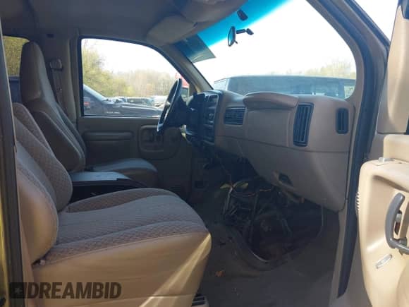 2000 Chevrolet Express with VIN 1GNFG15R5Y1210724, listed as a IAAI auction lot 42144408 with 183,363 mi miles and . Bid and sale history available at DreamBid. Image 5.