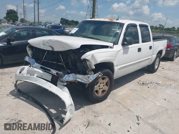 2005 GMC Sierra 1500 SLE with VIN 2GTEK13T951159056, listed as a IAAI auction lot 42516066 with 236,615 mi miles and . Bid and sale history available at DreamBid. Image 2.