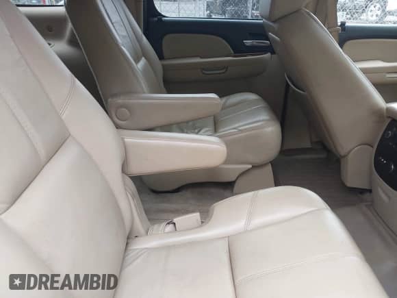 2007 Chevrolet Suburban LTZ with VIN 3GNFK16367G115811, listed as a IAAI auction lot 42495320 with 119,773 mi miles and . Bid and sale history available at DreamBid. Image 8.