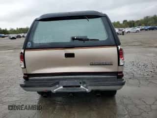 1993 Chevrolet Blazer с VIN 1GNEK18K1PJ396916, выставлен на аукционе Copart как лот 72332554 с пробегом 80 099 миль миль и Списание • Salvage title. История ставок и продаж доступна на DreamBid. Изображение 6.