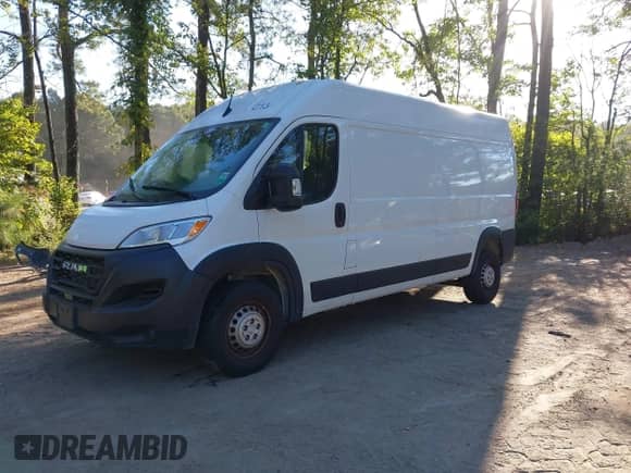 2024 Ram ProMaster Cargo Tradesman с VIN 3C6LRVDG4RE127479, выставлен на аукционе IAAI как лот 42983151 с пробегом 8 317 миль миль и . История ставок и продаж доступна на DreamBid. Изображение 2.