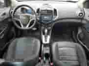 2014 Chevrolet Sonic RS с VIN 1G1JG5SB7E4196409, выставлен на аукционе Copart как лот 76028134 с пробегом 151 561 миль миль и Чистый • Clean title. История ставок и продаж доступна на DreamBid. Изображение 8.