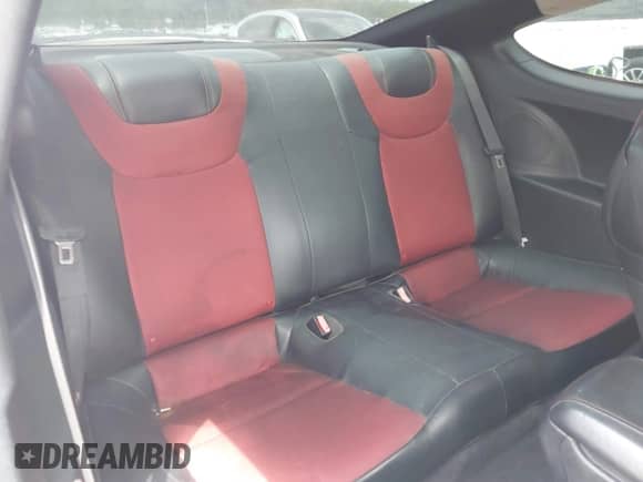 2010 Hyundai Genesis Coupe Track z VIN KMHHT6KD5AU013197, wystawiony jako IAAI lot #43107289 z przebiegiem 197 403 mil mil oraz . Historia ofert i sprzedaży dostępna na DreamBid. Obrazek 8.