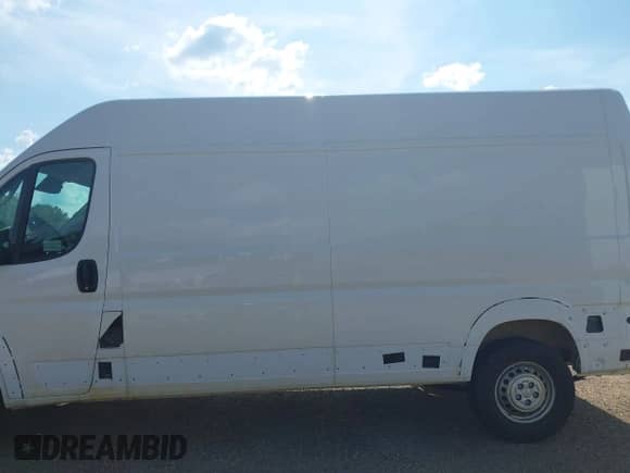 2025 Ram ProMaster Cargo Tradesman z VIN 3C6MRVHG8SE548674, wystawiony jako IAAI lot #42541526 z przebiegiem 6 227 mil mil oraz . Historia ofert i sprzedaży dostępna na DreamBid. Obrazek 13.