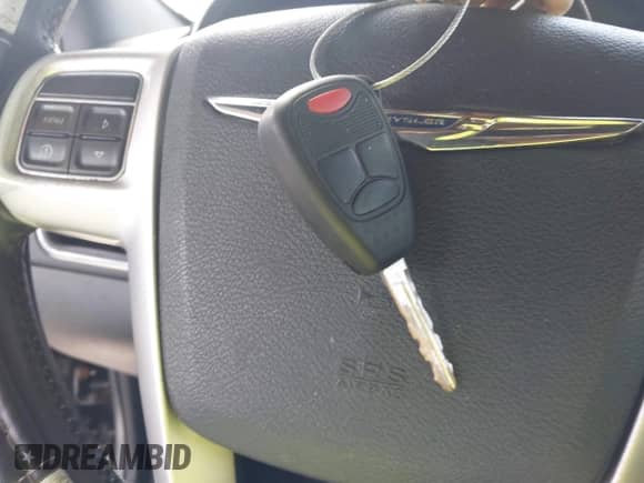 2013 Chrysler 200 Touring z VIN 1C3CCBBB4DN550958, wystawiony jako IAAI lot #43320654 z przebiegiem 127 850 mil mil oraz . Historia ofert i sprzedaży dostępna na DreamBid. Obrazek 11.