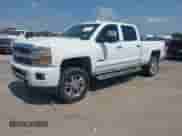 2015 Chevrolet Silverado 2500HD High Country z VIN 1GC1KXE8XFF592342, wystawiony jako IAAI lot #43199637 z przebiegiem 239 985 mil mil oraz . Historia ofert i sprzedaży dostępna na DreamBid. Obrazek 2.
