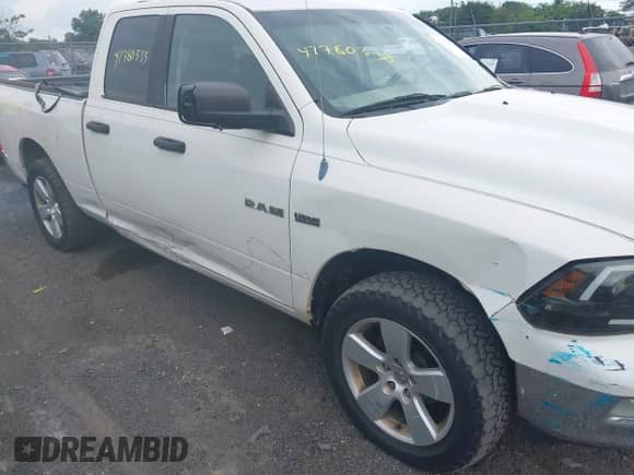 2009 Dodge 1500 SLT z VIN 1D3HV18T89S741479, wystawiony jako IAAI lot #42780335 z przebiegiem 179 968 mil mil oraz . Historia ofert i sprzedaży dostępna na DreamBid. Obrazek 6.