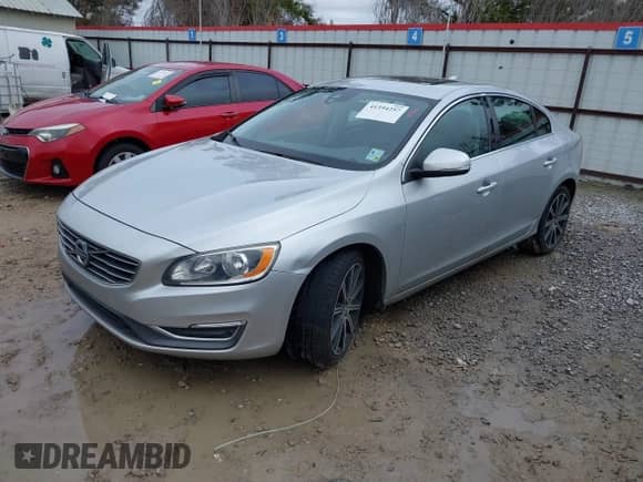 2018 Volvo S60 Inscription z VIN LYV402TKXJB171207, wystawiony jako IAAI lot #41394257 z przebiegiem 102 788 mil mil oraz . Historia ofert i sprzedaży dostępna na DreamBid. Obrazek 2.