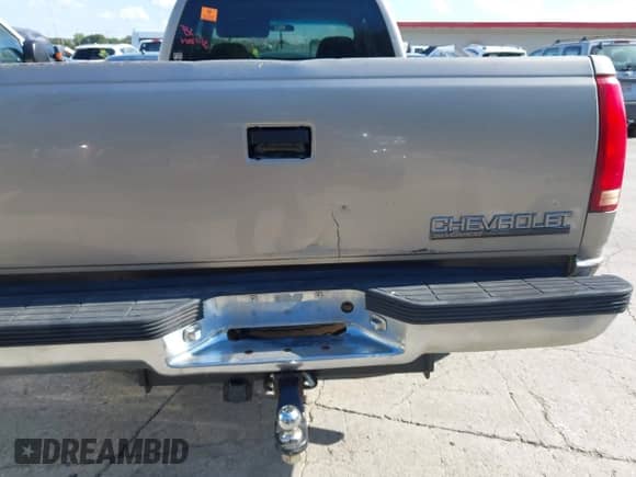1998 Chevrolet Silverado 2500 с VIN 1GCGC29R6WE161757, выставлен на аукционе IAAI как лот 43296290 с пробегом 235 158 миль миль и . История ставок и продаж доступна на DreamBid. Изображение 6.