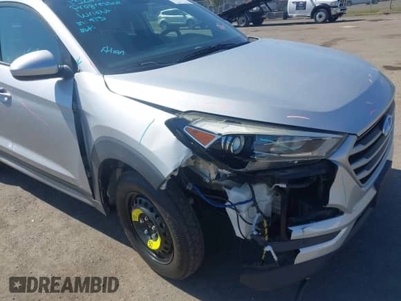 2017 Hyundai Tucson SE z VIN KM8J33A40HU412658, wystawiony jako IAAI lot #43239033 z przebiegiem 63 203 mil mil oraz . Historia ofert i sprzedaży dostępna na DreamBid. Obrazek 6.