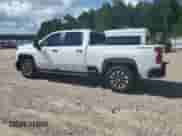 2025 Chevrolet Silverado 2500HD Custom z VIN 1GC4KME7XSF318491, wystawiony jako Copart lot #68007545 z przebiegiem 5 114 mil mil oraz Szkoda całkowita • Salvage title. Historia ofert i sprzedaży dostępna na DreamBid. Obrazek 2.