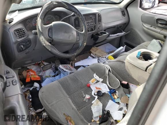 2001 Ford F-150 XL with VIN 1FTRF17W71NB18914, listed as a Copart auction lot 88724535 with 170,679 mi miles and Clean title. Bid and sale history available at DreamBid. Image 8.