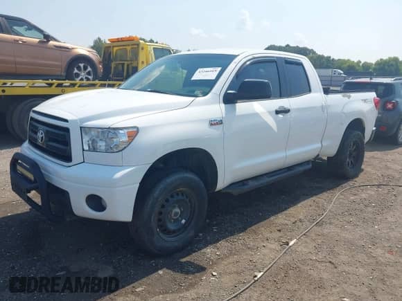 2011 Toyota Tundra с VIN 5TFUY5F1XBX203432, выставлен на аукционе IAAI как лот 43246915 с пробегом 240 202 миль миль и . История ставок и продаж доступна на DreamBid. Изображение 19.