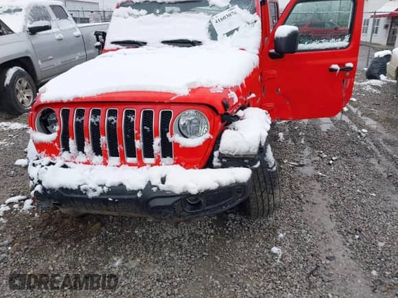 2021 Jeep Wrangler Unlimited Sahara Altitude z VIN 1C4HJXENXMW592247, wystawiony jako IAAI lot #41603078 z przebiegiem 71 751 mil mil oraz . Historia ofert i sprzedaży dostępna na DreamBid. Obrazek 18.