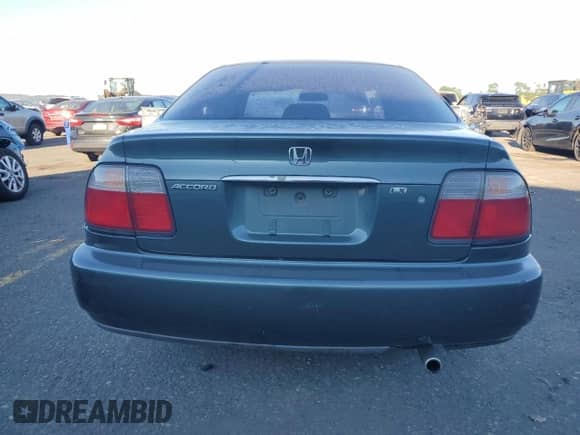 1996 Honda Accord LX z VIN 1HGCD5632TA300428, wystawiony jako Copart lot #70677085 z przebiegiem 153 575 mil mil oraz Szkoda całkowita • Salvage title. Historia ofert i sprzedaży dostępna na DreamBid. Obrazek 6.