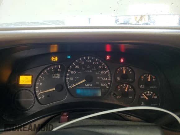 2002 GMC Sierra 1500 z VIN 1GTEC14W22Z149901, wystawiony jako Copart lot #60996325 z przebiegiem 243 259 mil mil oraz Czysty tytuł • Clean title. Historia ofert i sprzedaży dostępna na DreamBid. Obrazek 9.