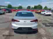 2019 Hyundai Elantra Value Edition z VIN 5NPD84LF0KH462405, wystawiony jako IAAI lot #42476227 z przebiegiem 72 090 mil mil oraz . Historia ofert i sprzedaży dostępna na DreamBid. Obrazek 17.