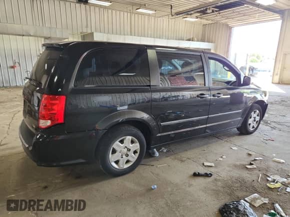 2013 Dodge Grand Caravan SE with VIN 2C4RDGBG8DR557104, listed as a Copart auction lot 85081415 with 207,924 mi miles and Clean title. Bid and sale history available at DreamBid. Image 3.